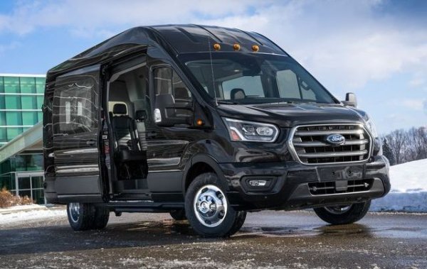 Пазарен дял: 4.3%
Ford също се съвзема от тежкия удар през 2020, като отчита над 17 на сто пазарен ръст през изминалата година. Заслугата е основно на лекотоварните и товарните модели. 

Най-продавани модели: 
Ford Transit Custom - 248
Ford Transit - 202
Ford Puma - 145
Ford Focus - 138
Ford Kuga - 132
Ford Fiesta - 114
Ford Ranger - 95
Ford Ecosport - 95
Ford Mondeo - 90
Ford Transit Connect - 72