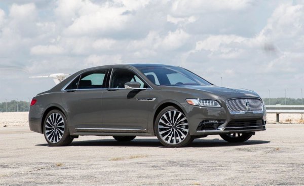 Превозвала четирима американски президенти, тази лимузина не е най-яркият символ на отвъдокеанския лукс само защото съществува и Cadillac. Но макар твърде често да е свирел втора цигулка, Continental е легендарен модел и решението на компанията-майка Ford да му дръпне шалтера разочарова мнозина. Но това не е непременно краят: от Ford са спирали тази кола цели пет пъти досега, два пъти - за повече от 10 години, само за да се сетят отново за нея след това. 
