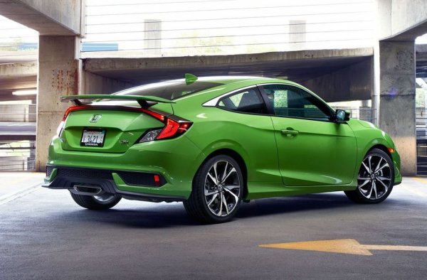 Терминът "двуврато купе" е още една архаична останка от 90-те години, когато съответният Civic бе мечта на тийнейджърите и от двете страни на океана. Днес никой не желае автомобил с две врати, и Honda потвърди, че с 11-ото поколение на Civic повече няма да си прави труда да го произвежда. 
