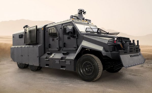 INKAS Armored е канадска компания за бронирани високопроходими машини. Riot Control Vehicle е точно онова, което подсказва името му - средство за борба с масови безредици. Двете водни оръдия с налягане 17.5 килограма на квадратен сантиметър могат да разпръснат и най-разлютената тълпа. Или да ви помогнат да убедите ленивците да си мият ръцете, както предписват епидемиолозите. 
