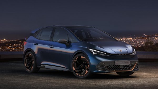 Първоначално създаден като модел на Seat, El-Born сега се превръща в първия електрически хотхеч на платформата на VW ID.3 и с марката Cupra. Все още няма данни за динамичните характеристики, но се знае, че пробегът ще е 500 км.