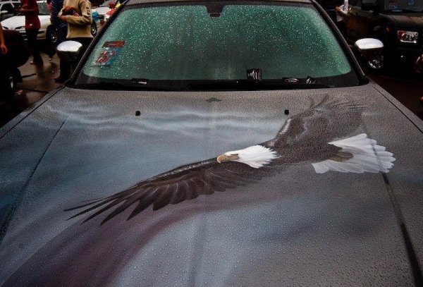 Снимки от фестивала "AEROграфии", който се провежда ежегодишно в Санкт Петербург. На него могат да се видят едни от най-интересните, изрисувани автомобили в Русия.