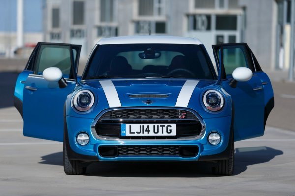 Новото поколение MINI с пет врати