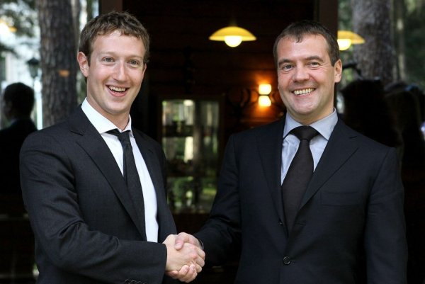 Едва ли има човек в света, който да не познава 36-годишния създател на Facebook. 
