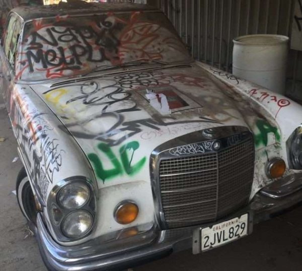 Трудно е да си представим, че някой може да постъпи по този начин с един класически автомобил, който на всичко отгоре и бил и в заключена гаражна клетка. Машината е била обявена за продажба в eBay. Причините за тази вандалска постъпка са необясними, а след нея колата беше прибрана в склад.