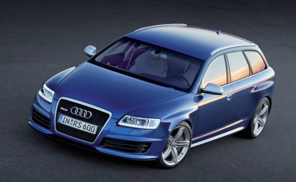 M5 на BMW беше на пазара от няколко години, когато Audi започна да обновява собствените си V8 седани и комби. Първо, през 2007 г. дойде S6, което получи 5,2-литров V10 с 435 к.с., но това изглеждаше доста скучно. Малко след това S8 получи същия мотор, но вече с 450 к.с. 

Със сигурност обаче Audi можеше да се справи и по-добре. Така през 2008 г. излезе RS6 с 580 к.с. и 650 Нм въртящ момент, които определено засенчиха конкурента от Мюнхен.
