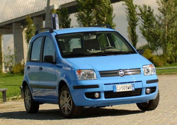 Fiat винаги е бил експерт в производството на малки автомобили, но не и в задвижването на четирите колела. Затова, когато през 1983 г. искат да създаде системата за първата Panda 4x4, италианците, разбира се, се обръщат към инженерна компания с голям опит в тази област - австрийската Steyr-Puch.