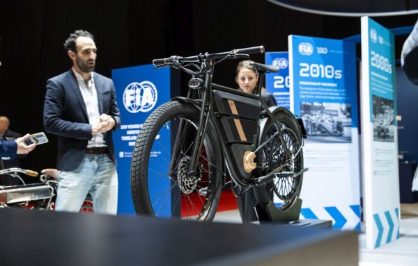 Славната някога женевска компания за луксозни мотоциклети отдавна бе изчезнала от пейзажа, но ентусиазмът на един предприемач и доверието на хиляди хора, събрали огромна сума чрез т. нар. crowd-funding, я възкресиха през 2024. Новият Type A e намигване към оригиналния мотоциклет на компанията от 1901 година, но всичко останало е съвсем съвременно: 1000 вата мощност, 80 Нм въртящ момент и 45 км/ч максимална скорост. 
