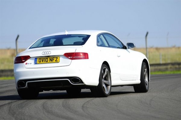 Кадри от конкурса Britain&rsquo;s Best Driver&rsquo;s Car 2010 на Аutocar. Победител е Porsche 911 GT3 RS.