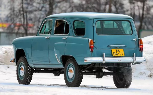 Работата по проекта напредва и през 1957 най-после започва серийното производство на Москвич-410. След едва около хиляда сглобени автомобила, идва ред на "фейслифта" - Москвич-410Н, вече с новия двигател с горни клапани от Москвич-407, и с 45 коня максимална мощност. Максималната скорост нараства до... 90 км/ч. Успоредно започва и производството на Москвич-411 - комби версия (на снимката). Това са и единствените машини с 4х4, които обикновените жители на СССР могат да си купят - поне на теория. ГАЗ-69 е недостъпен за частни купувачи. 
