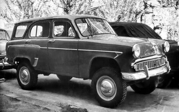 Късна и много рядка версия с 4х4 задвижване на комбито Москвич-423Н