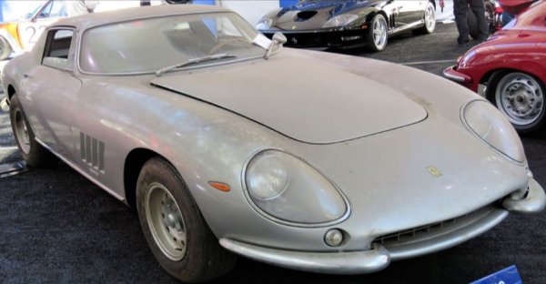 Този спортен автомобил от 60-те години на миналия век с V12 двигател с мощност 280 к.с. е намерен в гараж. Пробегът му е едва 13 000 км, а наследниците на собственика са приятно изненади, тъй като продават колата на търг, където за нея са платени 4,3 млн евро. 