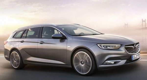 Първата генерация на комбито Opel Insignia спокойно може да попадне сред най-красивите модели от този клас за всички времена редом с Alfa Romeo 159 Sportwagon. При смяна на поколенията обаче машината получи неадекватно дълъг заден свес. Хромираният бумеранг, водещ към фаровете, също придава допълнителна виртуална тежест на автомобила. А най-лошото е, че ще се наложи доста да почакаме до следващата генерация на автомобила.
