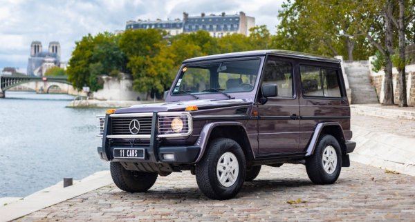 Блестящият и модерен Mercedes-Benz G 63 е ориентиран към гонене на печалби от продажбите на футболни звезди и други богаташи. При него вместо на офроуд-качества се залага на 23-цолови джанти и бодикит от стероидни въглеродни нишки. Затова и от Classic Driver препоръчват по-простите G-Class от миналото. Те преживяват своя ренесанс на пазара на употребявани автомобили и са едно от най-добрите предложения за бъдеща класика.
