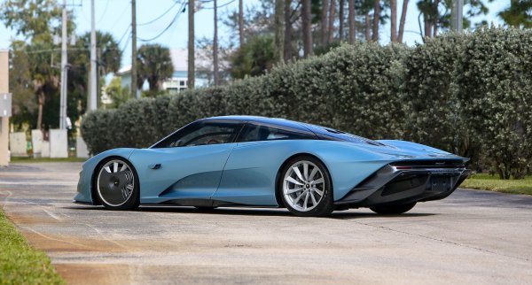 През последните години McLaren буквално наводни пазара с космически кораби, задвижвани от V8 двигател. Само един модел обаче може да се похвали с триместно оформление на салона, каквото има легендата McLaren F1 и това е абсурдно дългият и умопомрачително бърз McLaren Speedtail. От него ще бъдат произведени едва 106 бройки, което означава, че той ще е много рядък. И съответно &ndash; много търсен.