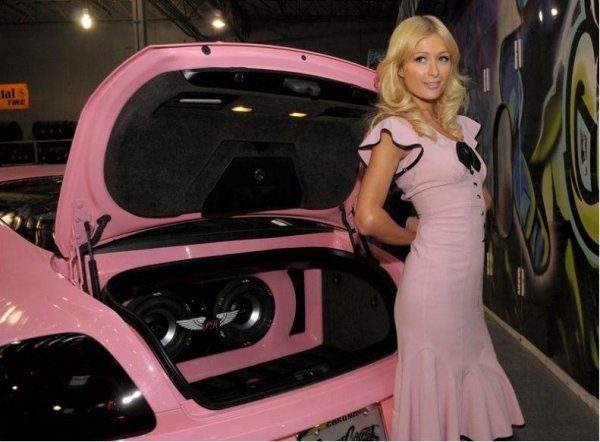 Коледното Bentley Continental GT на Paris Hilton