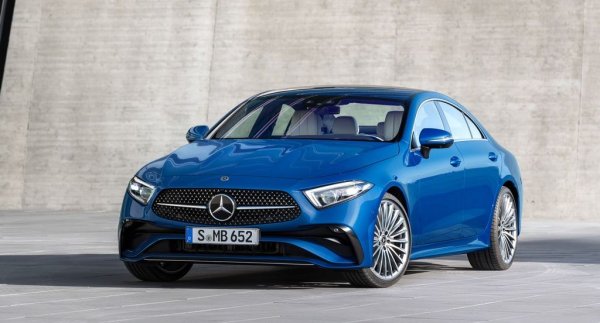 Усилията на Ола Калениус да вдигне още повече маржа на печалба в Mercedes доведоха до гибелта на няколко модела наведнъж. Българските фенове на марката вероятно ще страдат най-много за CLS, който от месеци вече не се предлага от тукашния дилър. За да замести и CLS, и купе версиите на C- и E-класата, компанията разработи новия CLE. Но той не е точно наследник на CLS. 
