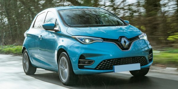 Първият масов европейски електромобил изживя ренесанс през 2020, но сега е време да отстъпи място на технологии от по-ново поколение. Последните 19 бройки Zoe у нас бяха продадени през първата половина на 2024. Наесен идва заместникът: атрактивно изглеждащото Renault 5.

