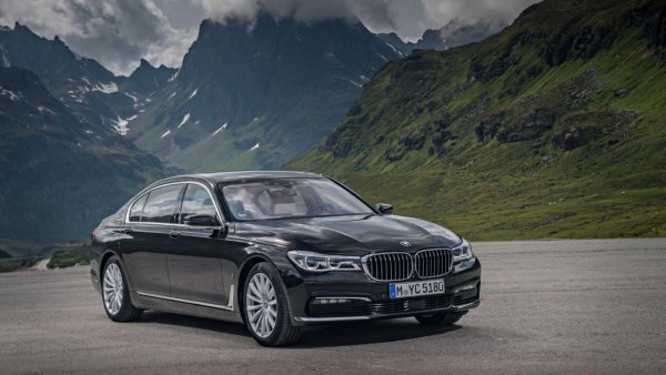 В момента на пускането му през 2015 г. този седан се превърна в най-модерния и технологичен модел на BMW, навлизайки дори във все още непознатия тогава свят на полуавтономното шофиране. И най-хубавото е, че всички тези постижения бяха "увити" в елегантната линия на най-добрия премиум седан...