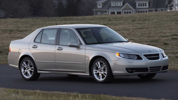 С рестайлинга от 2005 г. обаче дойде катастрофата. Истински срам, че когато 9-5 върна своята привлекателност, вече през 2010 г., марката в крайна сметка изчезна ...