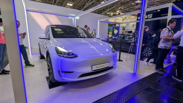 21. Iveco - 361 регистрации (+162%, най-продаван модел: 50C35 - 231)
22. Forthing - 353 (+1077%, най-продаван модел: T5 Evo - 242)
23. Tesla - 292 (-15%, най-продаван модел: Model Y - 149)
24. Seat - 230 (+46%, най-продаван модел: Ibiza - 91)
25. Haval - 219 (-23%, най-продаван модел: H6 - 108)
26. Fiat - 207 (+55%, най-продаван модел: Ducato - 65)
27. DFSK - 180 (+1%, най-продаван модел: DFSK 580 - 88)
28. Lexus - 168 (+11%, най-продаван модел: NX - 69)
29. Honda - 158 (+111%, най-продаван модел: CR-V - 68)
30. Isuzu - 142 (+109%, най-продаван модел: BTF - 142)
