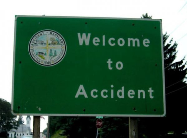 Тази табела вероятно би стреснала всеки, който знае, че на английски Accident означава катастрофа. Но всъщност това е името на едно безобидно градче с 325 жители в американския щат Мериленд. 
