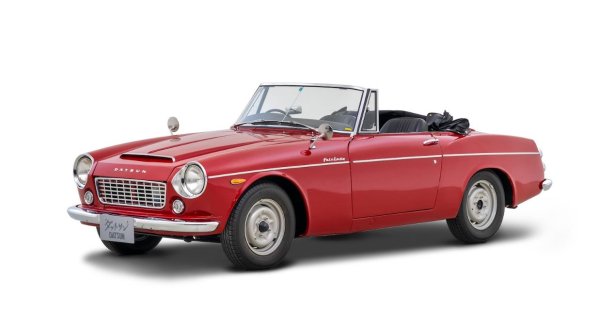 Десетилетия преди Mazda да бъде вдъхновена от традиционната британска двуместна спортна кола, Datsun прави свой собствен реверанс, за да се хареса на клиентите в САЩ.

Гамата Fairlady &ndash; така наречената уж заради успеха на мюзикъла на Бродуей My Fair Lady &ndash; съществува от 1959 г., но с представянето на SP310 през 1963 г. нещата стават много по-европейски. Излиза две години след MG Midget, като очевидно има известно влияние на Abingdon в 1500.

Твърди се, че скромният Datsun също дава тласък на състезателната кариера на Пол Нюман, което е истинска претенция за слава.
