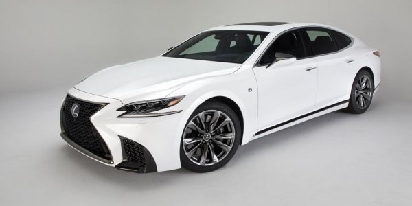 LS е топ седанът на японската луксозна марка, като предлага екстри като 28 позиции за настройване на седалката, изключително тих салон и битурбо мотор, способен да го изстреля до 100 км/ч за по-малко от 5 секунди.