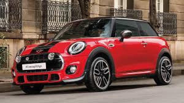 В гамата на Minс има доста по- свирепи модели, но версията Cooper S е сред най-добрите предложения на пазара. Тя се предлага дори с механична скоростна кутия и е достъпна във вариант с 3 врати.

Двигател: 2 литра, 4 цилиндъра, бензин, турбо

Мощност: 192 к.с.

Въртящ момент: 280 Нм

Трансмисия: 6-степенна механична или 7-степенен автомат, предно предаване.

Ускорение от до 0-100 км/ч: 6,7 секунди

Максимална скорост: 235 км/ч

Цена: 27 000 евро