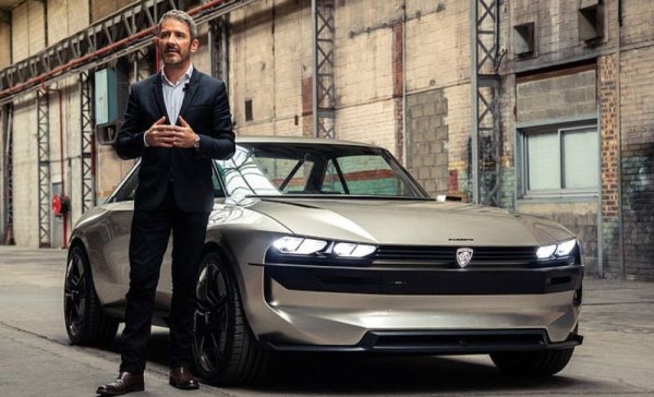 - Да. Мисля, че има растящо търсене за автомобили с по-ярка самоличност, с повече чар. Хората все още искат да могат да се влюбят в колата си. Даже може би го искат повече от преди. 
В същото време действително е нужно да мислим как да направим системите в автомобила максимално интуитивни и лесни за ползване. 

НА СНИМКАТА: Видал с концептуалния модел Peugeot e-Legend
