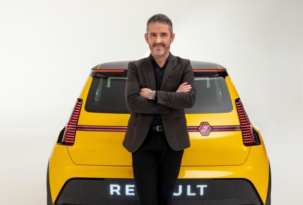 - Не, не беше трудно. Вече всички компании разбират, че дизайнът е причина номер 1 за покупка, и това важи за почти всички пазари по света. На практика се преместих от една компания с много ясно разбиране за ролята на дизайна в друга компания с много ясно разбиране. Водеше ме главно това, че в Renault тепърва трябва да се изгражда нова философия, докато в Peugeot тя беше вече завършена. Преди време разговарях с Лука Де Мео, новия главен изпълнителен директор, и ми се струва, че неговата мотивация е същата - да бъде някъде, където има нещо за изграждане. 
