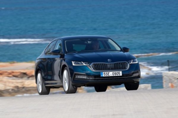 При Skoda ръстът за тримесечието е само 2 на сто, и пазарният дял се понижава леко до 5.6% - но и така е с цял процент по-висок от времето преди пандемията. 
