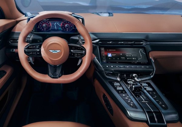 Интериорът също е също толкова фантастичен благодарение на великолепното качество на изработка и кожената тапицерия. Aston е запазил много физически контроли, вместо да избира хаптични бутони или да скрие настройките дълбоко в менютата на тъчскрийна.
