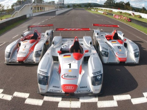 Емблематични автомобили като Audi R8 LMP са много малко, а този връща и спомени от играта Gran Turismo. Феновете на Audi обаче не са забравили, че в реалния свят той спечели 5 от 7 старта в "24 часа на Льо Ман". Общо победите му в сериите "Льо Ман" да 63 от 79 участия през периода 2000-2006 година.