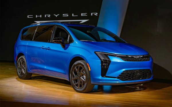 Единственият модел в гамата на Chrysler претърпя още един ъпдейт, но няма глобални промени. Всъщност това е преработка на автомобила, който се продава вече около десет години.