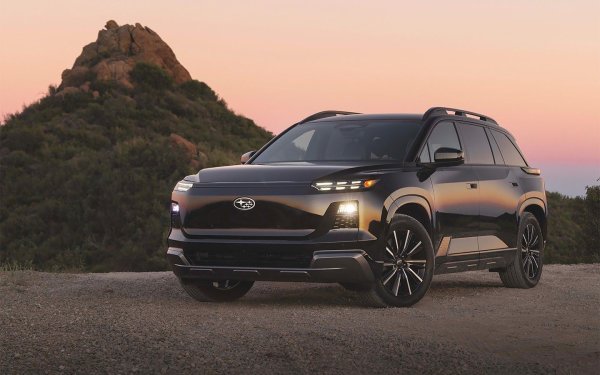 Subaru Getaway е първият електрически кросоувър с три реда на марката и най-мощното серийно Subaru. Два електрически двигателя развиват 420 к.с., позволявайки ви да ускорите до 100 км/ч за по-малко от пет секунди.