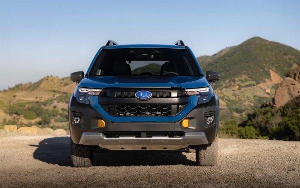 Subaru Forester Wilderness Hybrid беше първият "офроуд" Forester с хибридно задвижване. Той комбинира 2.5-литров боксер и електрически мотор, произвеждайки обща мощност от 194 к.с. Освен увеличението на мощността, новата версия предлага и намаляване на разхода на гориво с около една четвърт. 