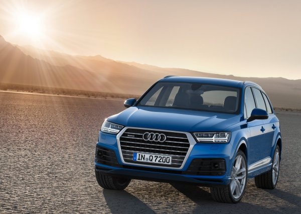 Audi Q7 е безупречен семеен автомобил, отличен за пътуване на дълги разстояния, а също така е и много луксозен - интериорът му е забележителен. Освен това е  надежден. Ако изберете версия, произведена преди 2019 г., ще получите много по-лесна за управление информационно-развлекателна система от тази, която се намира в по-късните модели.

