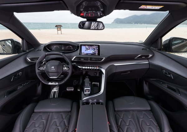 Силни страни: стилен и практичен отвътре; прилично возене и управление; гъвкави седалки.б

Слабости: не е толкова добре оборудван като някои съперници; пространството за главата е ограничено от панорамен покрив;  информационно-развлекателната система е ужасна.
