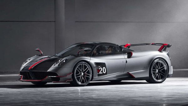 Цена: около $3 500 000

Това е пистовата версия на Huayra Roadster от 2017-та година. Huayra Roadster BC съчетава отворена каросерия с невероятна производителност. Модифицираната версия на 6-литровия V12 двигател с двоен турбокомпресор развива мощност от 800 к.с. Ускорението до 100 км/ч отнема по-малко от 3 сек. Теглото на автомобила е само 1250 кг.
