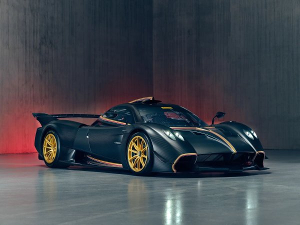 Цена: около $3 100 000

Huayra R е състезателен автомобил, предназначен само за пистите. Наследник на Zonda R, той използва 6-литров атмосферен V12 двигател, създаден от нулата от германската компания HWA. Развива максимална мощност от 850 к.с. и 750 Нм. Теглото на модела е едва 1050 кг. Pagani планира производството на само 30 бройки.
