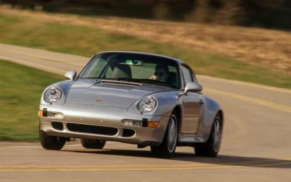 Произвежданото между 1993 и 1998 г. Porsche 911 (993) Carrera S е последният модел от серията с въздушно охлаждане. Автомобилът е оборудван с 3,6-литров двигател с мощност 282 к.с., ускорява от 0 до 100 км/ч за 5,4 секунди и развива максимална скорост от 270 км/ч.
