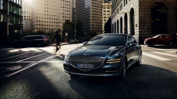 Бизнес седан с дължина 5 метра без 5 милиметра, който е вече във второто си поколение и получава сериозен фейслифт (вече втори) за 2026 година. Третото поколение е планирано чак за 2029. Двигателите включват 2.5-литров бензинов турбоагрегат, 3.5-литров V6 и 2.2-литров дизел. 
Стартовата цена в Германия е 53,880 евро. 
