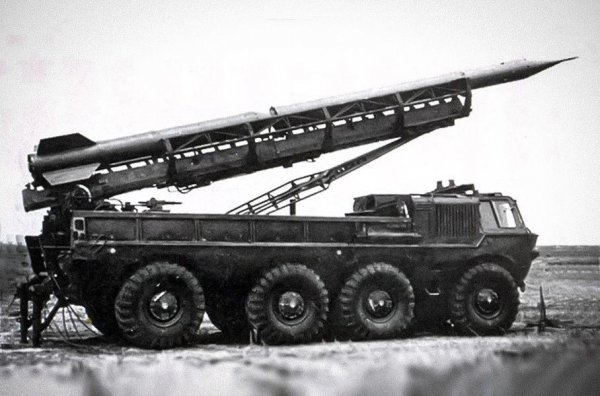 При запуск на ракети на твърда повърхност, машината се показва като доста стабилна и до края на 1959 година са построени три модифицирани предсерийни екземпляра. За съжаление, ЗИЛ-135Б така и не постъпва на служба, при това не по своя вина – военните се отказали от концепцията за амфибии.