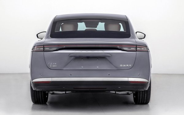 Хибридният седан на първо време ще се предлага изключително в Китай, като перспективите за появата му на други пазари засега не се коментират от производителя.
