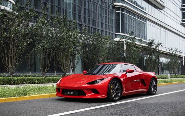 Автомобилното изложение няма да мине без ярки спортни автомобили. Особен интерес представлява компактният "двуврат" JMEV 01. Този автомобил, наречен Small Sports Car SC-01, трябваше да излезе в производство още през 2023. Проектът обаче беше замразен и възобновен едва след пристигането на нов инвеститор - JMEV (съвместно предприятие на Jingliang Motors Corporation (JMC) и групата Renault).