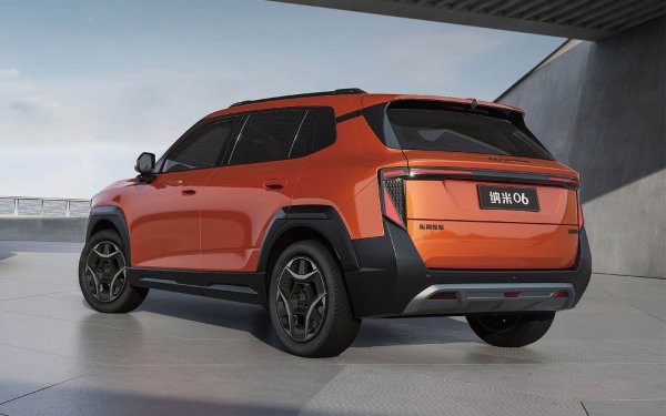 Електрическият модел се задвижва от един мотор с мощност 185 к.с., като засега липсват подробности за батерия и съответно за пробега. Известно е, че кросоувърът ще бъде продаван на много атрактивни цени, като идеята на Dongfeng е да се превърне в едно от най-популярните превозни средства на китайския пазар.
