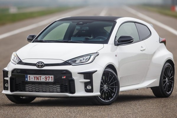 Това е най-добрият спортен компактен автомобил според онлайн платформата, много забавен за шофиране, характеризиращ се със задвижване на всички колела и много ефективно окачване.

Задвижва се от може би най-добрия турбинен трицилиндров двигател с работен обем от 1.6 литра, който развива мощност от 261 к.с. и 360 Нм въртящ момент, съчетан с шестстепенна ръчна скоростна кутия.
