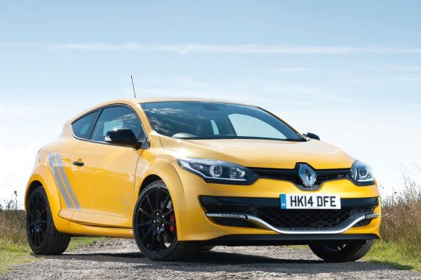 Обявен за "Спортен автомобил на годината" през 2014 г., Megane 275 Trophy е лимитирана серия от 250 бройки, възникнала от спора за рекорда на "Нюрбургринг", държан от Seat Leon Cupra.

В крайна сметка, френският компактен автомобил грабна победата с време от 7 минути и 54 секунди. Той се задвижва от 2-литров редови четирицилиндров двигател с турбокомпресор, генериращ 275 к.с., което му позволява да ускори от 0 до 100 км/ч за 6 сек и да достигне максимална скорост от 254 км/ч.
