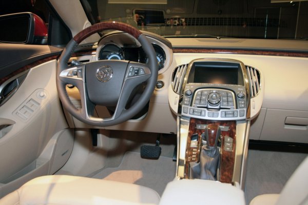 Кадри от премиерата на Buick LaCrosse в Детройт 